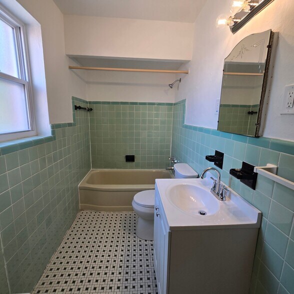 Building Photo - 6206 Nagel Ave