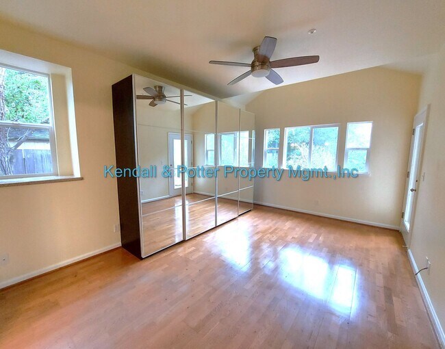 Building Photo - Spacious Ground-Floor 3BD/2BA Condo in Prime Scotts Valley Location
