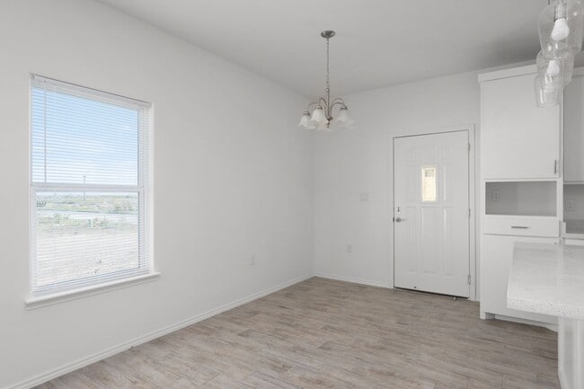 Building Photo - 2328 S. Valley Circle