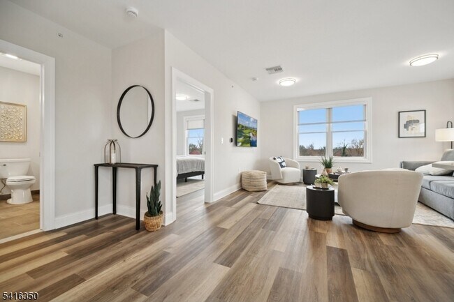 Building Photo - 246 Main St