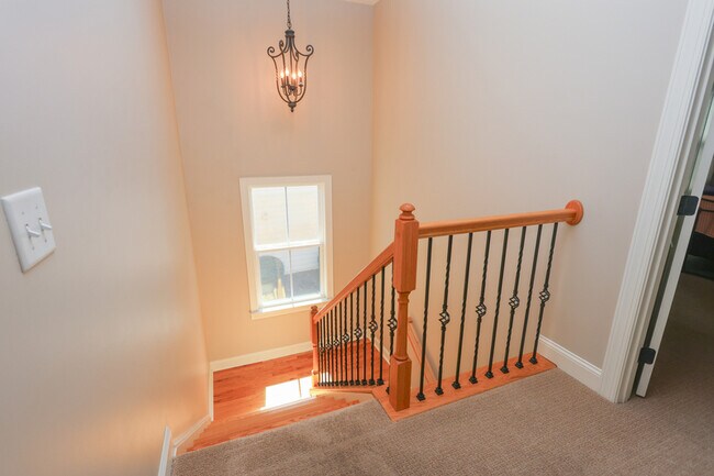 Building Photo - 504 Village Walk Ln