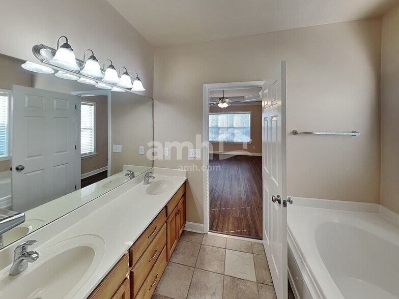 Building Photo - 2017 Keene Cir