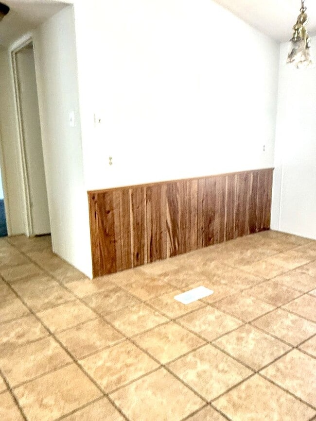 Building Photo - Beautiful Home with Quiet Location