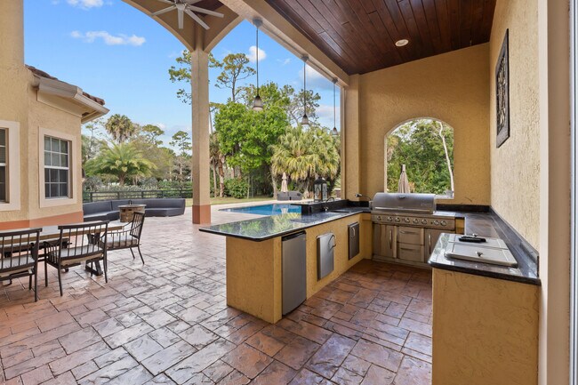 Building Photo - 14471 Paddock Dr