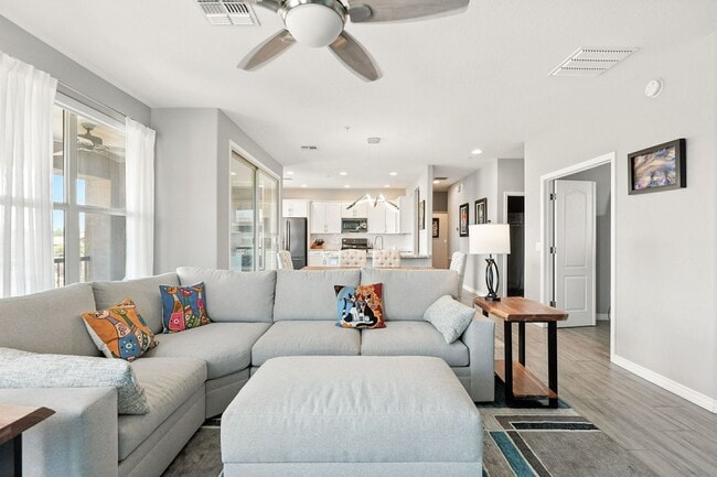 Building Photo - Beautiful condo with mountain views in gated community