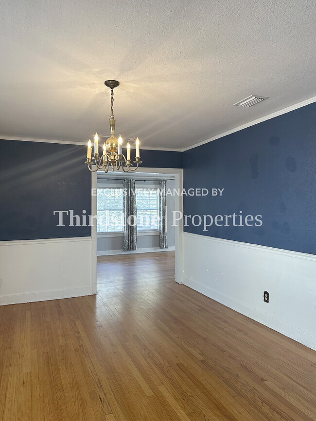 Building Photo - 2779 Riverside Ave
