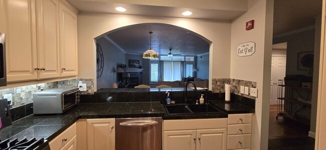 Building Photo - Fully Furnished 3 Bed 2 Bath in Provo