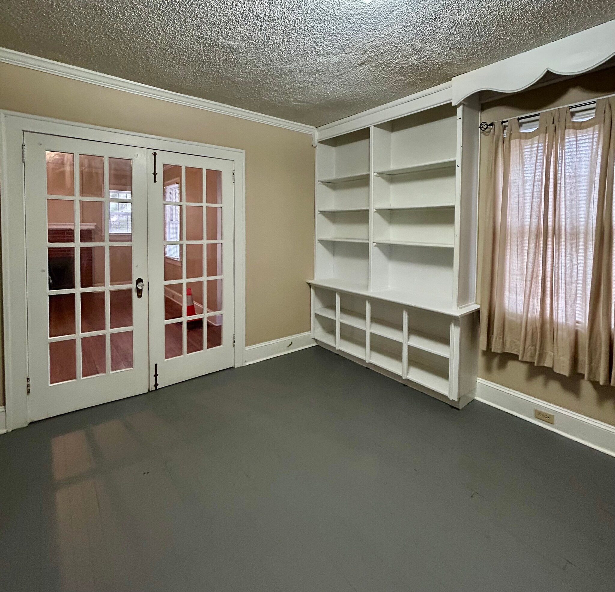 Dining room or library - 708 S Broad St
