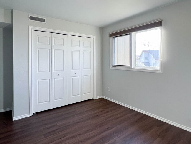 Building Photo - 10260 Jamestown Dr