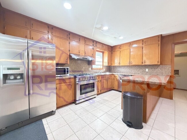 Building Photo - Four Bedroom Two Bath Home