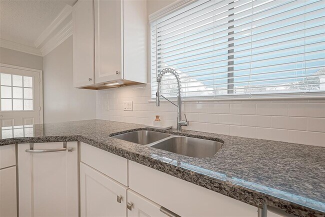Building Photo - 10919 Villa Lea Ln