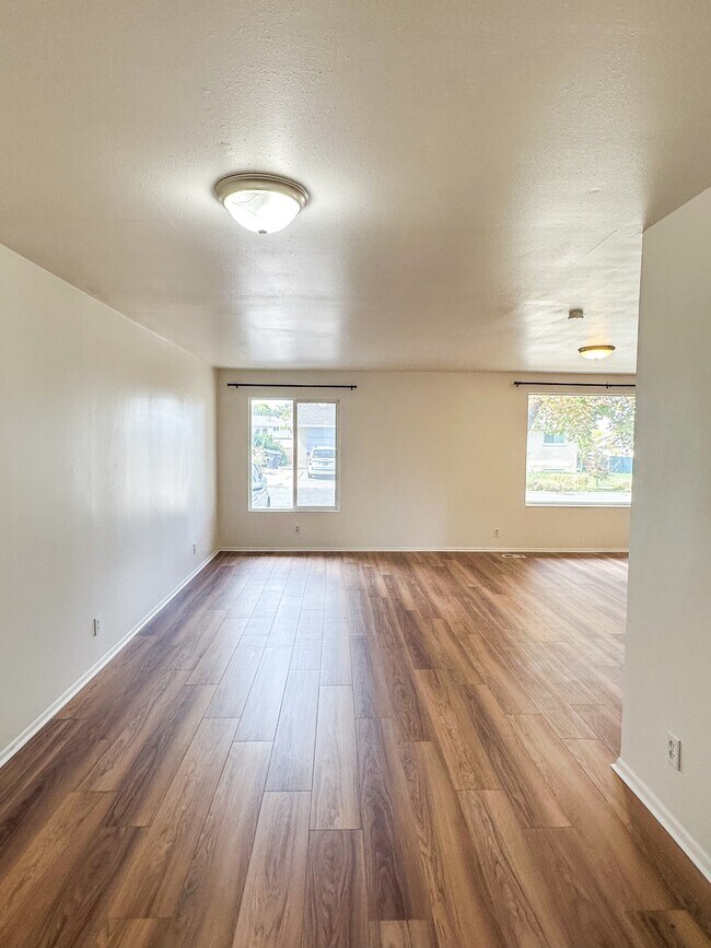 Building Photo - 5333 Peachwood Cir