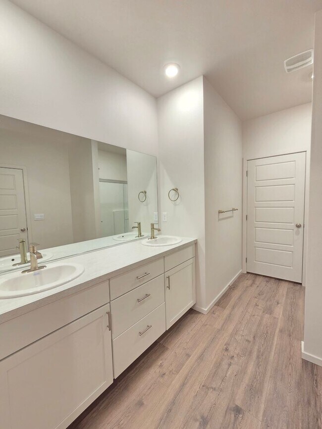 Building Photo - $2,695 - 4 Bed / 2 Bath Beautiful Newer Construction Home in Cheney