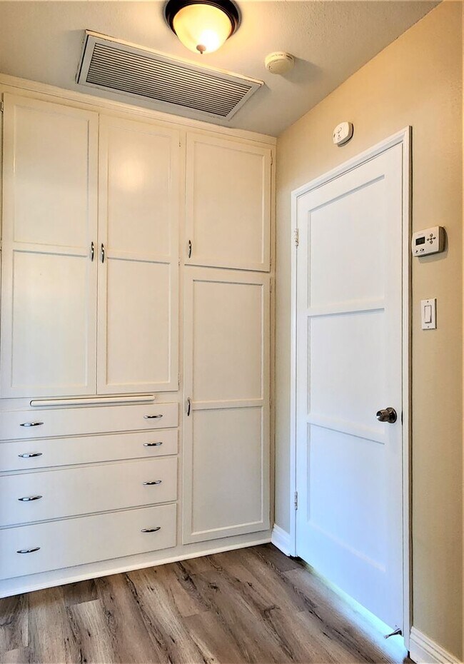 Building Photo - Beautiful 2Bd, 1Ba Riverside Home in Great...