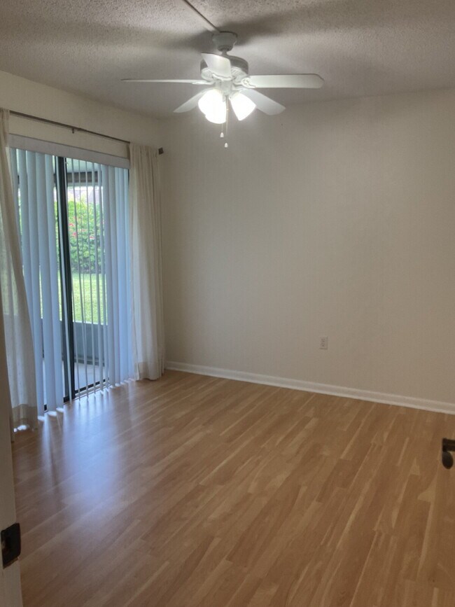Building Photo - Charming 3-Bedroom Oasis with 2 Full Baths...