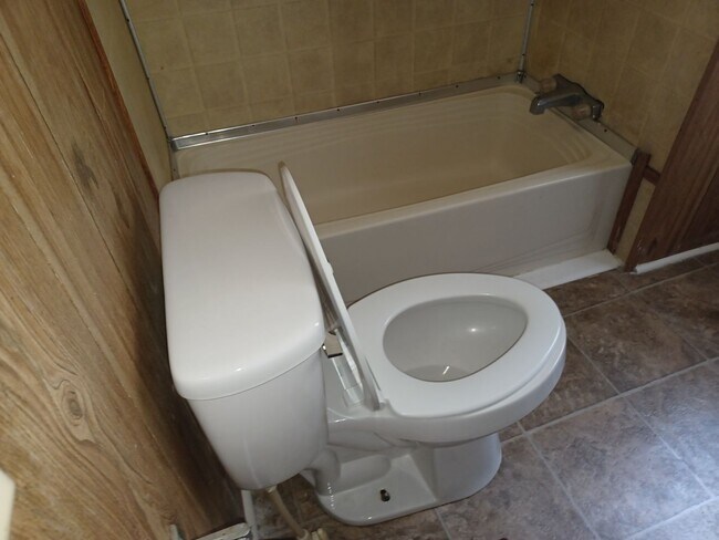 Building Photo - Charming 2 bed, 1 bath