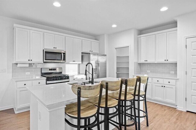 Building Photo - 7002 Nijinsky Dr