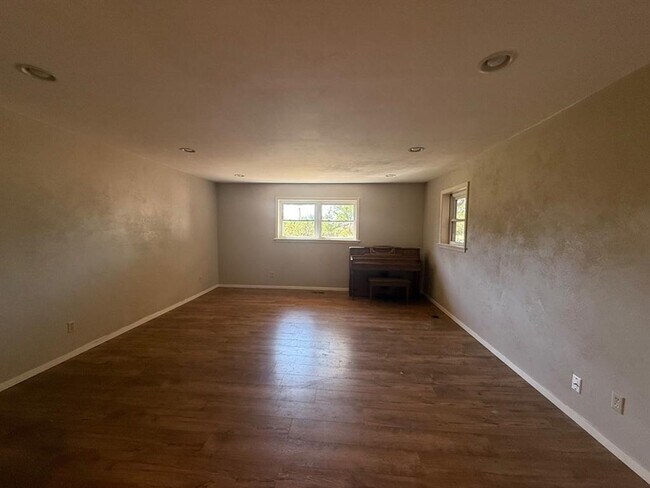 Building Photo - 4301 Jordan Ave