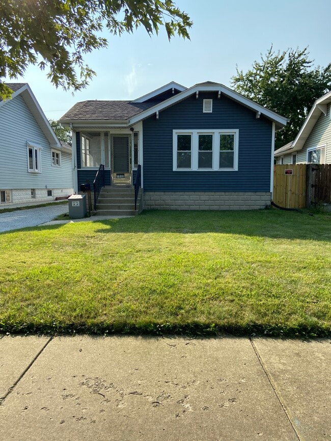 Building Photo - 7532 Jefferson Ave