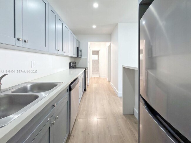 Building Photo - 544 Michigan Ave