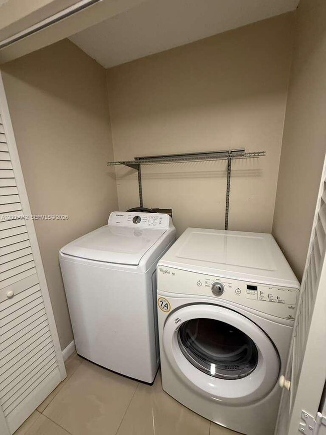 Building Photo - 1416 Meadows Cir W