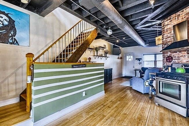 Building Photo - 4784 Sciota St