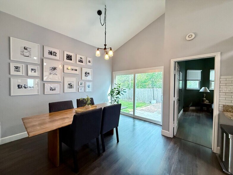 Building Photo - 2205 Tanglevine Dr
