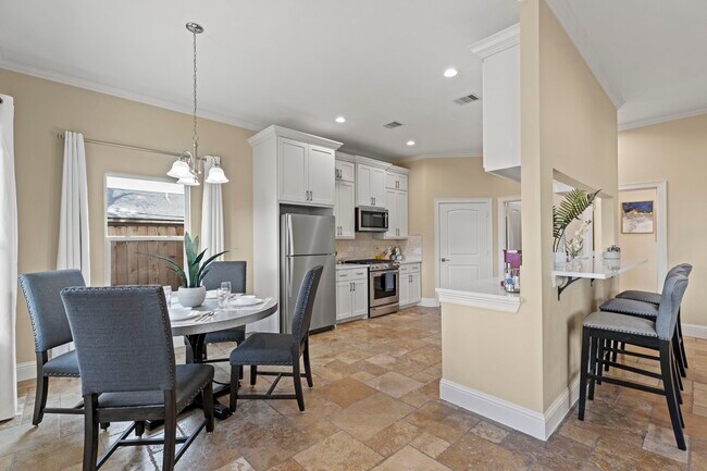Building Photo - 2211 Silverbonnet St