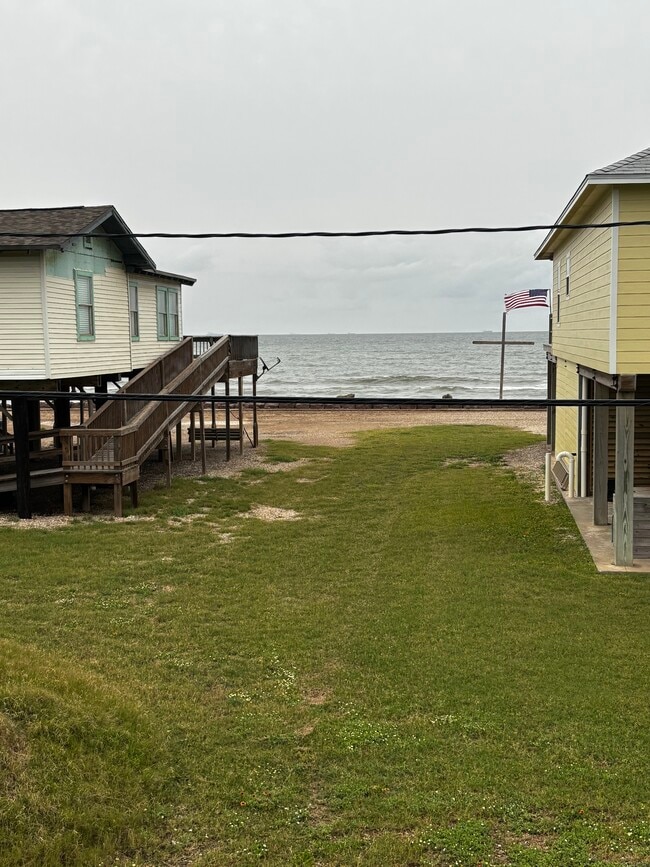 Building Photo - 611 Seashell Dr