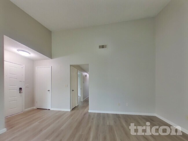 Building Photo - 9411 Aizenberg Cir