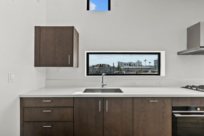 Building Photo - 5617 Klump Ave