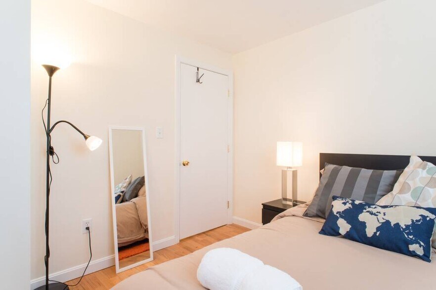 Building Photo - 17 Oxford Cir