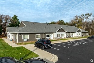 Building Photo - Pine Meadows