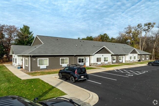 Building Photo - Pine Meadows