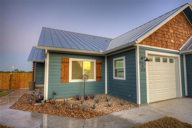 Building Photo - 108 Little Ranches Rd