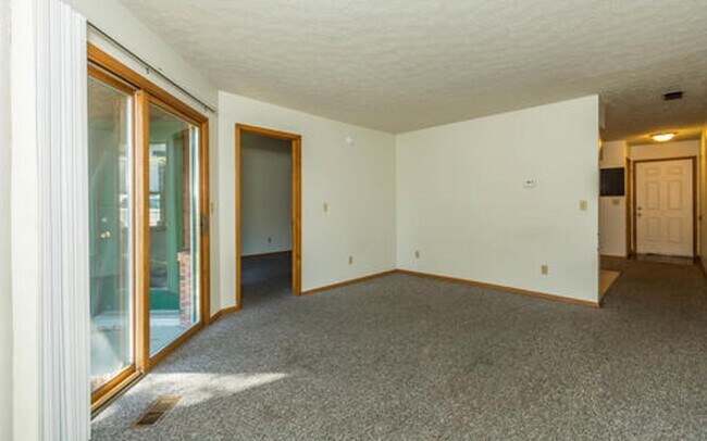 Building Photo - 525 E Smith Ave