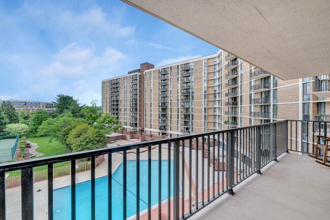 Building Photo - 6800 Fleetwood Rd