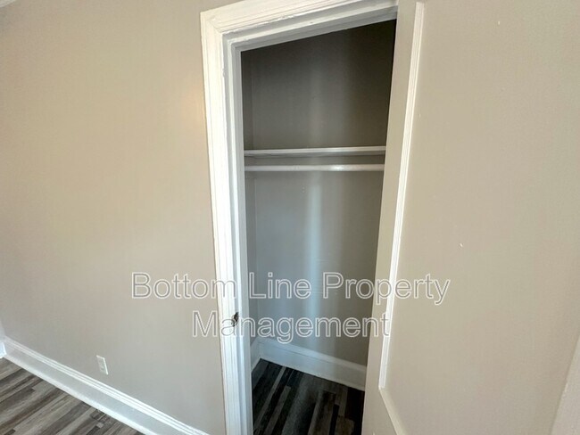 Building Photo - 1100 Moretz Ave
