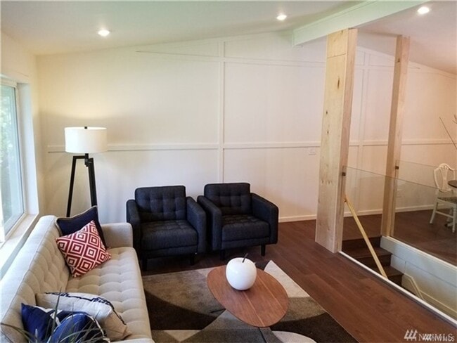 Building Photo - Bellevue 4 bedroom Home in Newport Hills!