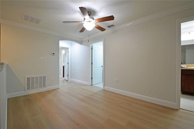 Building Photo - 11925 Greengate Dr