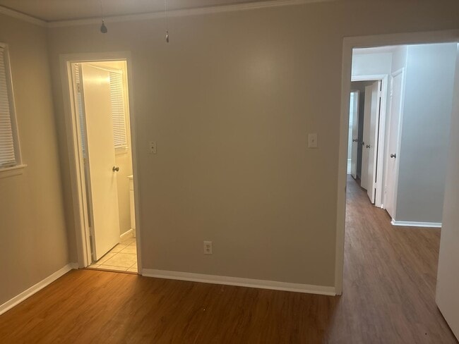 Building Photo - 3323 Bedford Ln