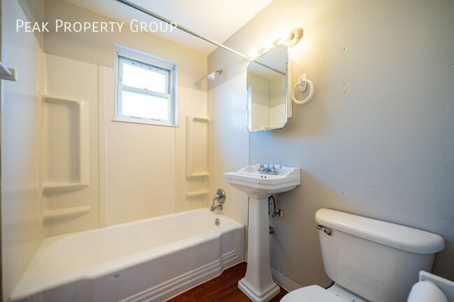 Building Photo - 472 Elsmere St