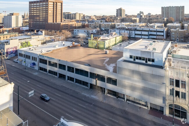 Building Photo - Ten50