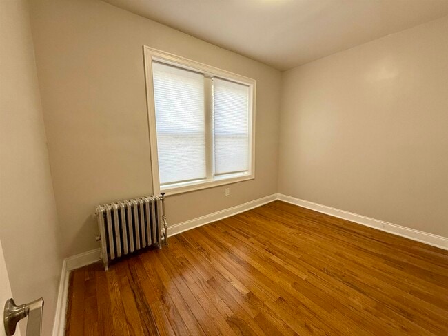 Building Photo - 546 Bergen Ave