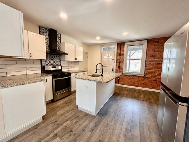 Building Photo - Charming 3 Bedroom Lancaster Home with Yard and Laundry Hookups!