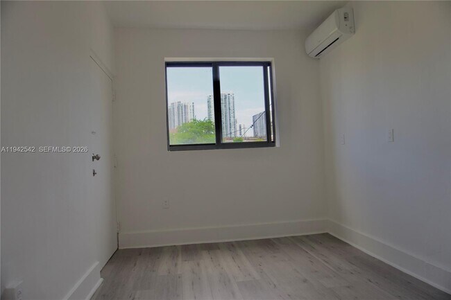 Building Photo - 337 SW 5th Ave