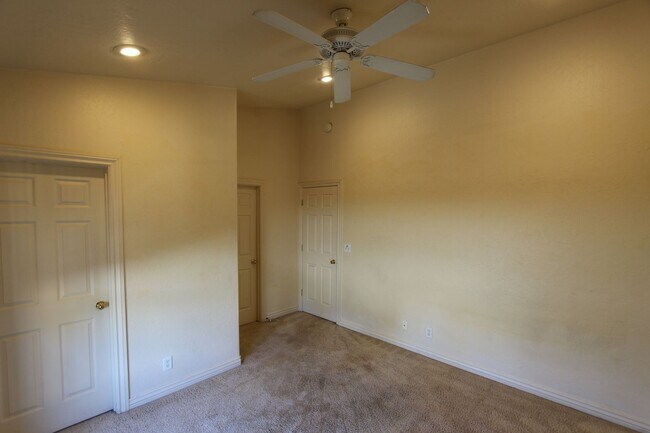 Building Photo - 1478 E Ivy Ln