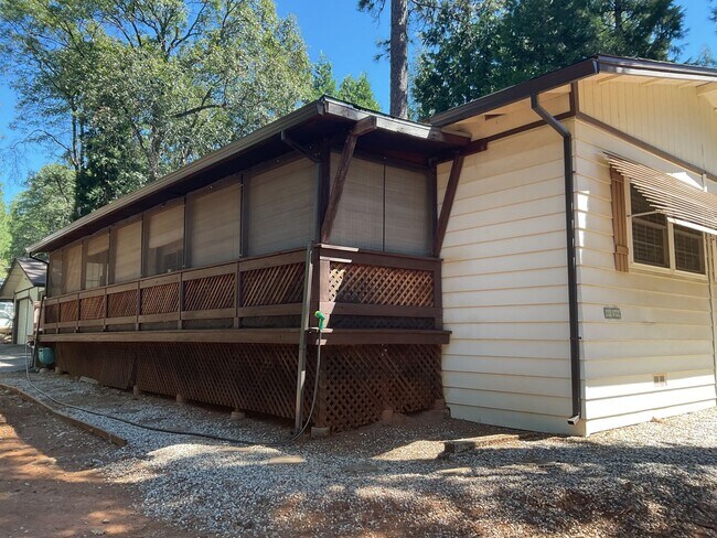 Building Photo - 14654 Carnegie Rd