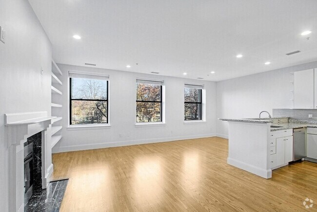 Building Photo - 136 Boylston St