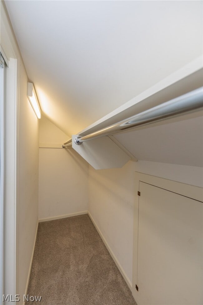 Building Photo - 23915 Glenhill Dr